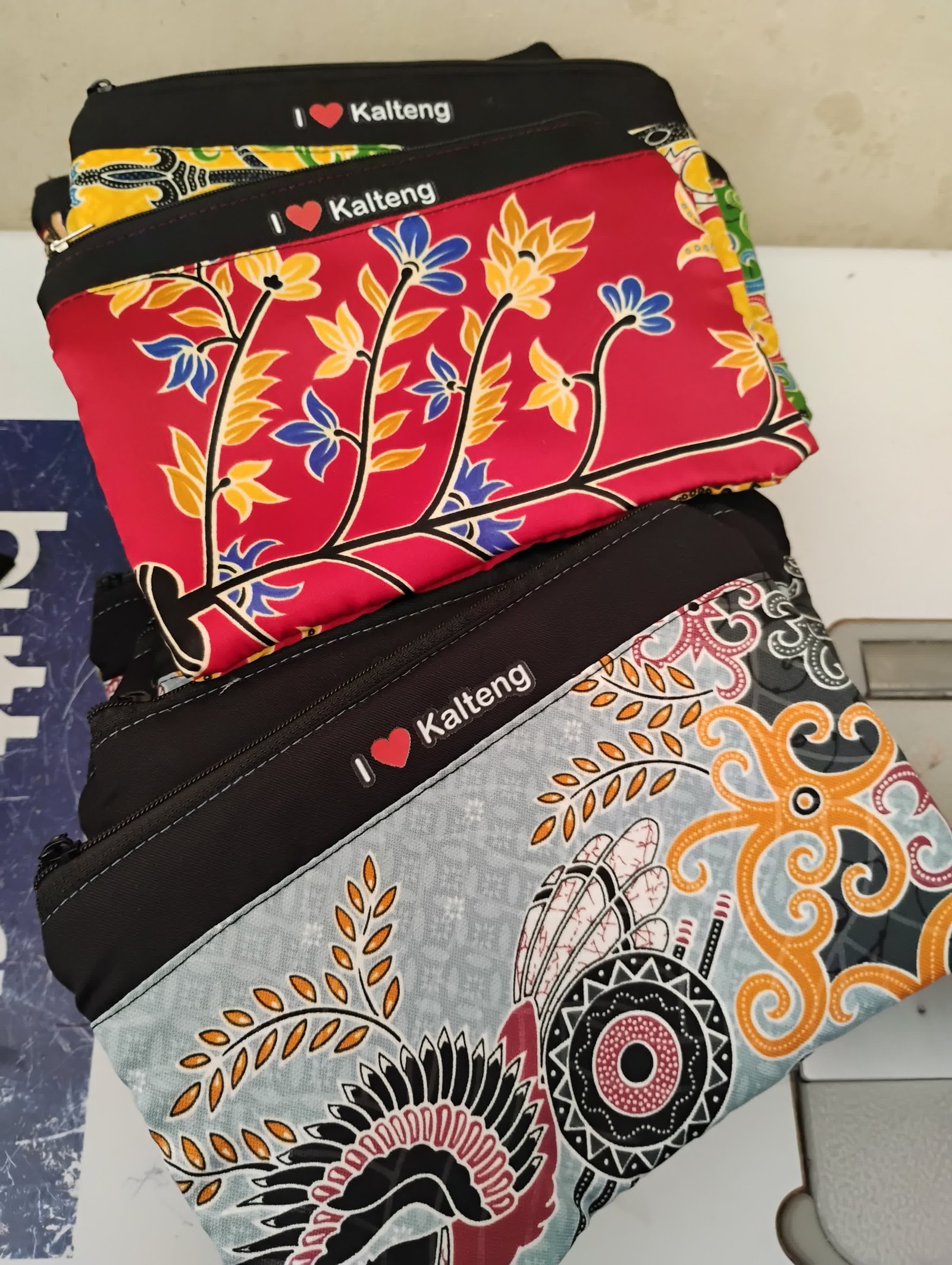 Pouch batik kalteng sablon I love kalteng